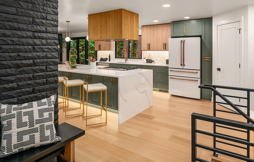 Streamline Online Ordering makes designing and installing these cabinets with Melamine and painted Shaker doors a breeze. 