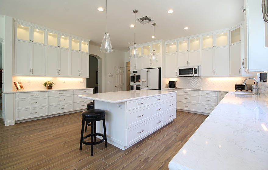The Shallow Bevel detail on the DT223 is stunning in this Satin White kitchen.