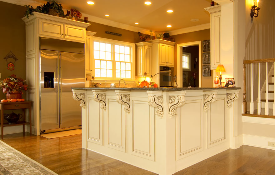An elegant and sophisticated kitchen, its details are perfectly highlighted with an elegant glazing effect.
