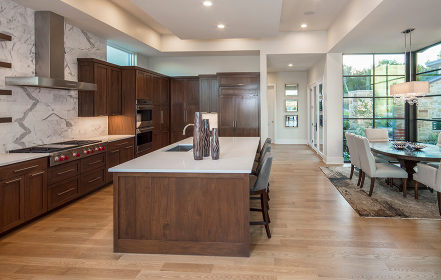 An open layout and simplistic style combine perfectly with the beautiful walnut woodgrain.