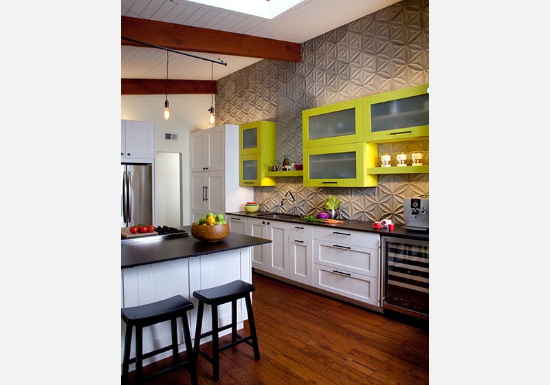 This eye catcher pairs Red Oak with paint to give detail up close.