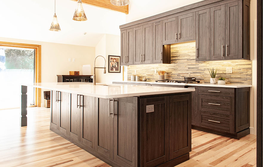 Stylish and sleek, this textured melamine kitchen provides a perfect place to gather and celebrate. 