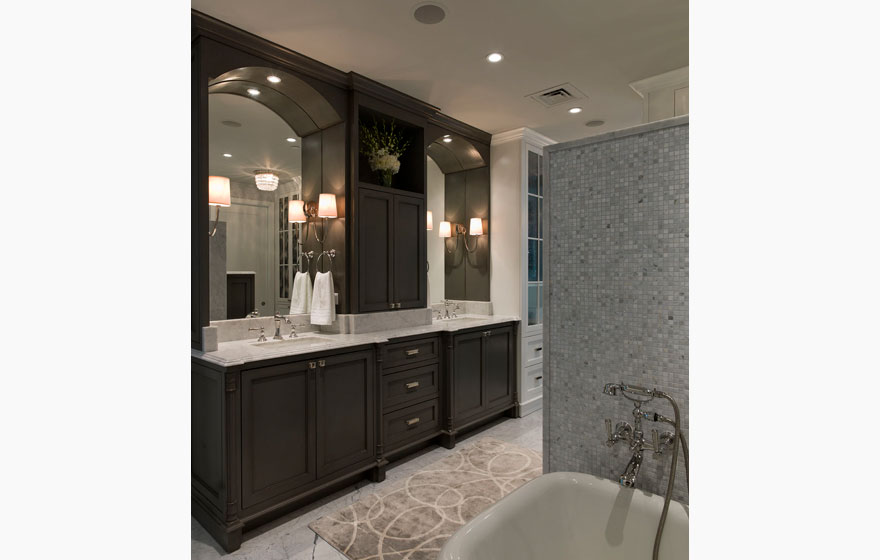 The clean and cool color palette of this beautiful bathroom brings a sense of relaxation and luxury.