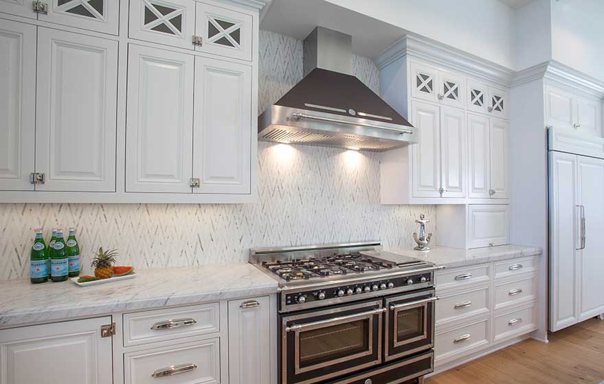 The Malibu 7/8" (50) Door is the perfect choice for the sunny coastal kitchen.