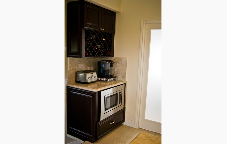 Streamline® Cabinet Boxes are the building blocks for this elegant and timeless kitchen.