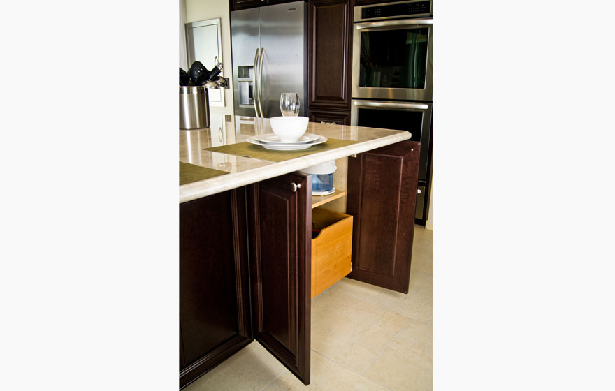 Streamline® Cabinet Boxes are the building blocks for this elegant and timeless kitchen.