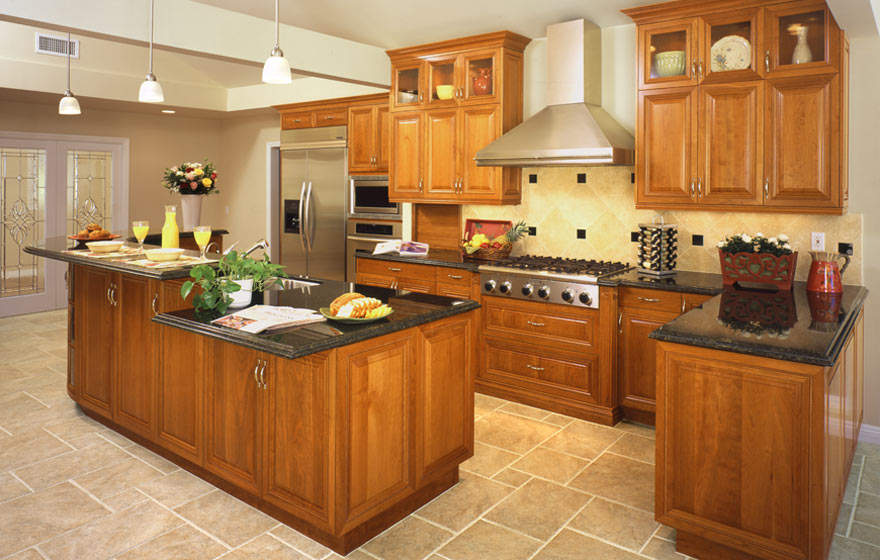 The detailed design of the Ridgeview 3/4" (579) rope molding door is elegantly highlighted with the beautiful natural characteristics of cherry wood. 