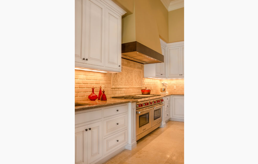 This beautiful space is accented with the details of the Tuscany 3/4" (590) Door.