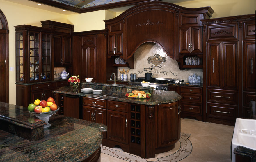 This stunning home features the Saratoga 7/8" (594) Door with a Catalina 7/8" (51) panel in Cherry Select to perfectly accent this vast layout including two long islands and top-of-the-line appliances.