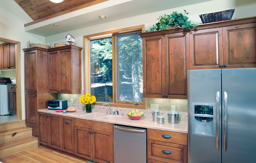 This dramatic refacing job transformed the kitchen of this mountain cabin to better fit its home design and natural surroundings.