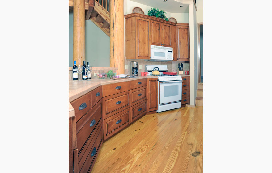 This dramatic refacing job transformed the kitchen of this mountain cabin to better fit its home design and natural surroundings.