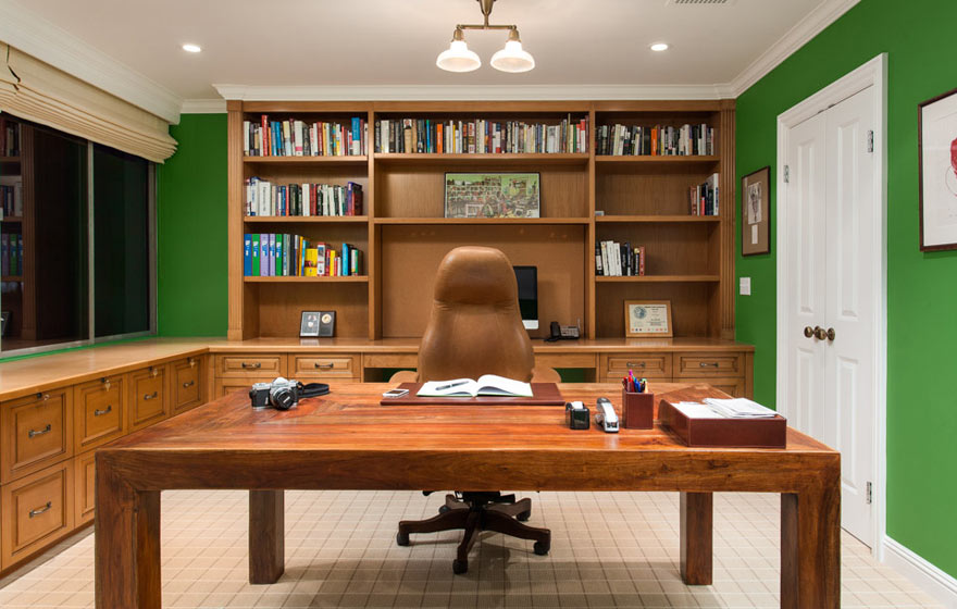 Natural wood tones and a bright, dramatic wall color pair together to create an energizing space in this home.