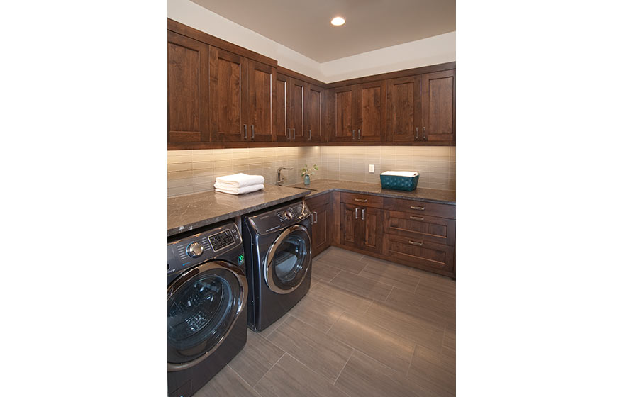 Modifying a Revere 3/4" (800) Door achieves the perfect look, this rustic modern cabin is one to envy.