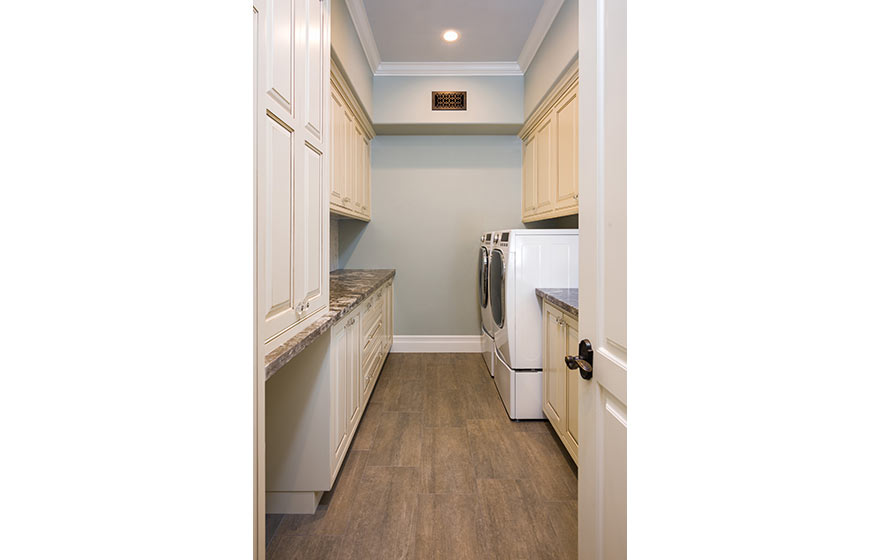 Classic beaded face frames, paired with the Heritage 3/4" (805), complement a beautiful laundry space.