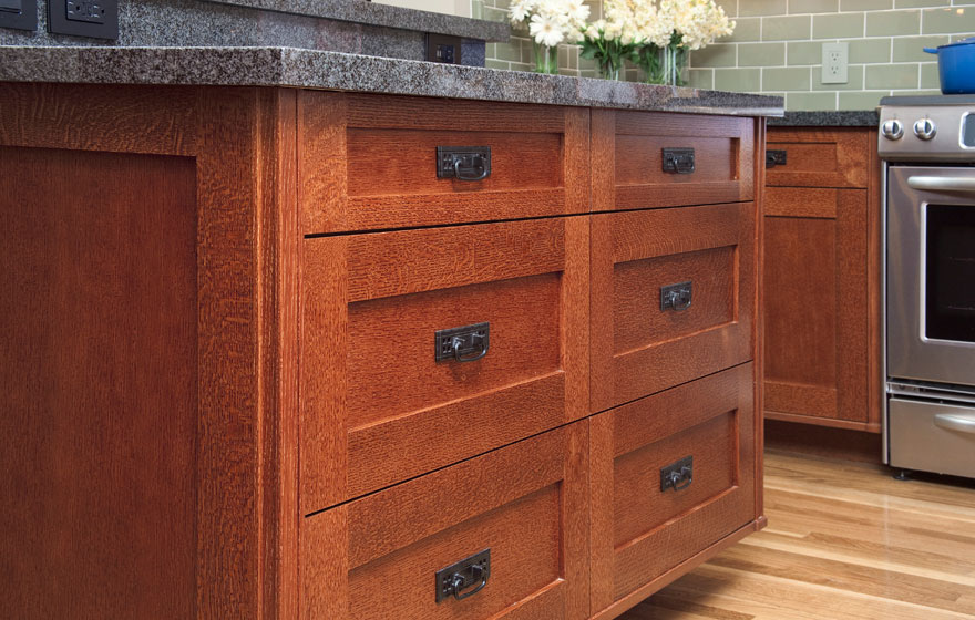 Craftsman style kitchen with Shaker 3/4" (831) Doors with a modified 3" frame in Quarter Sawn Red Oak using Streamline® RTA Cabinet Components.