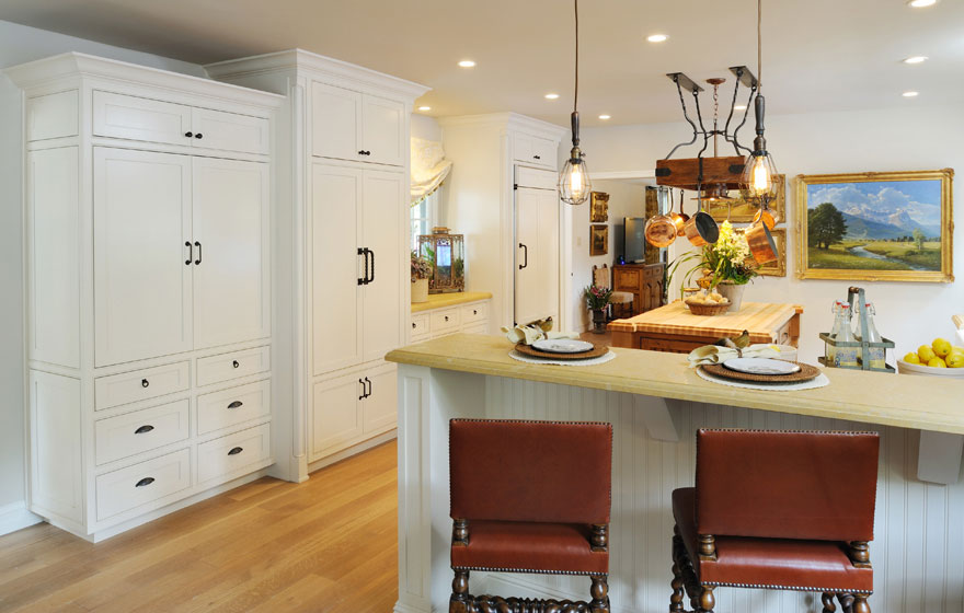 Perfectly designed from top to bottom, this kitchen uses two door styles, two Designer Face Frame edges, and two beautiful finishes to create a unique and inventive space.