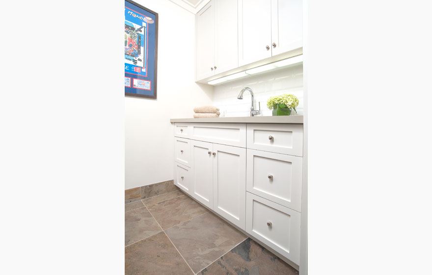 Keep laundry spaces looking clean and crisp with the simple Durango 3/4" (834) Door in a classic white paint color.