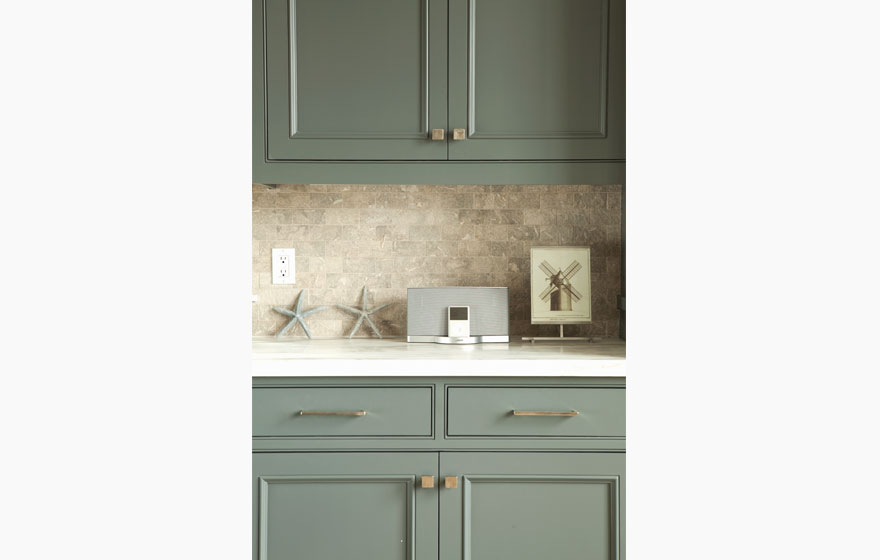 Laguna 3/4" (853) Doors are highlighted with rich, gorgeous sage blue paint. 