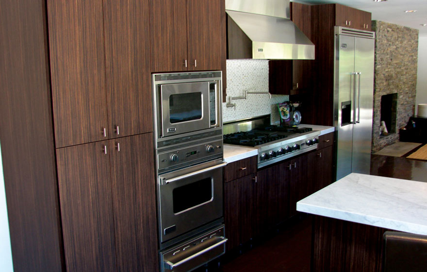 Using a dramatic reconstituted veneer, like Quartered Macassar Ebony, on the Aries 3/4" (93) Veneer Door pairs perfectly with contemporary, clean lines so the drama of the material is the focal point.  