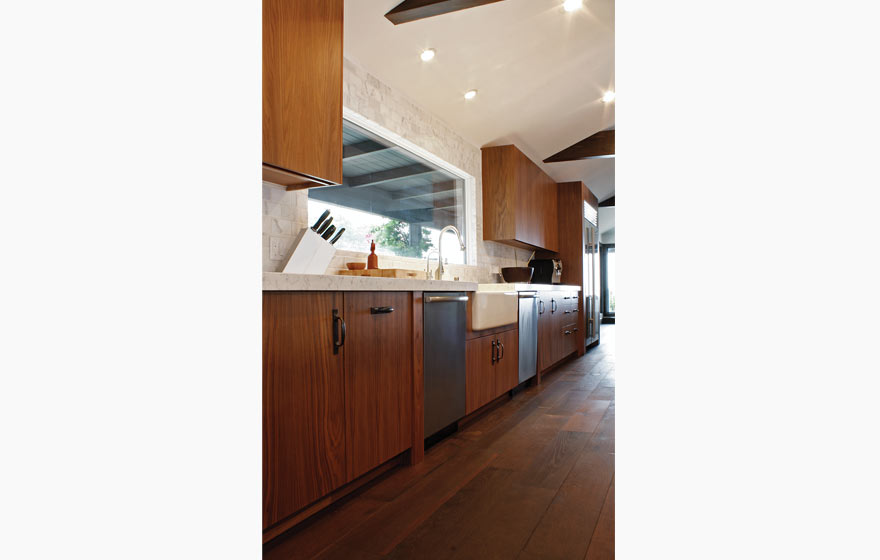 Let the natural beauty of wood shine by using beautiful veneer in a dramatic setting.