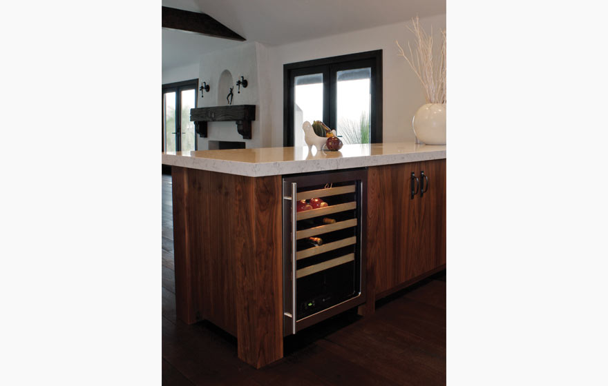 Let the natural beauty of wood shine by using beautiful veneer in a dramatic setting.